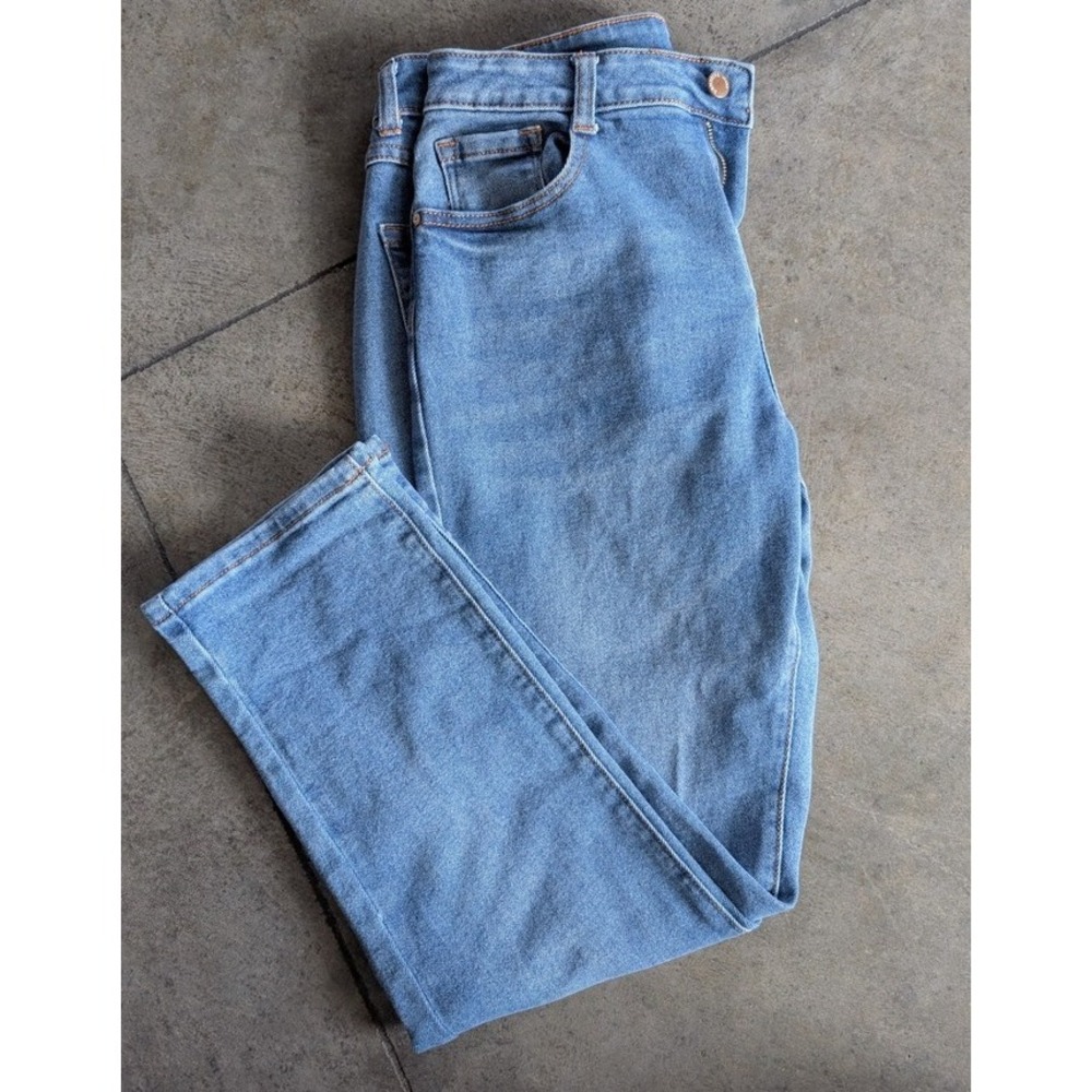 SimplYoung Women's Light Wash Straight Leg Denim Jeans Size 7